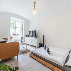 https://quiet-apartment-in-the-city-center-with-own-terrace.praguehotelsweb.com
